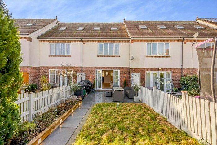 3 Bedroom Town House To Rent In Elmers End Road, Beckenham, BR3