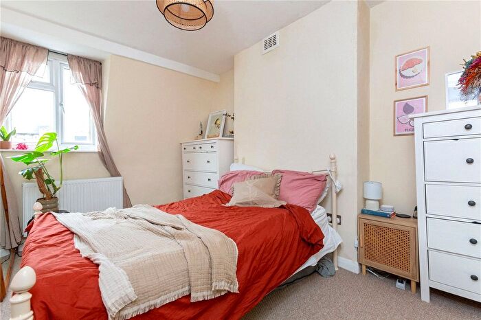 2 Bedroom Flat To Rent In Arlingford Road, London, SW2