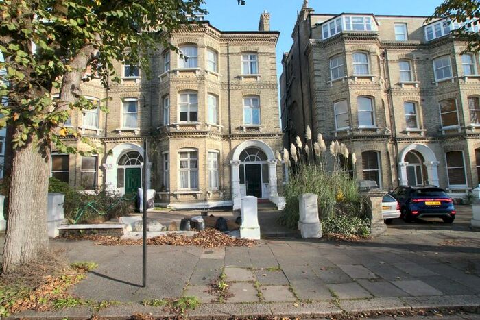 Studio To Rent In The Drive, Hove, East Sussex, BN3
