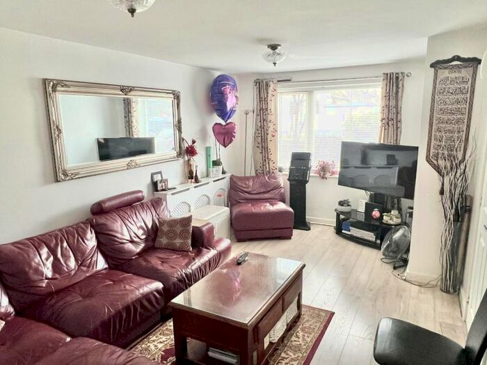 3 Bedroom Terraced House To Rent In Balsall Heath Road, Birmingham, B5