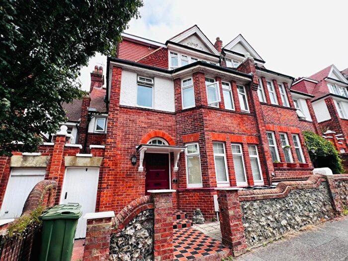 3 Bedroom Apartment To Rent In South Cliff Avenue, Eastbourne, BN20