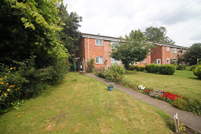 2 Bedroom Maisonette To Rent In Vicarage Close, Birmingham, B42