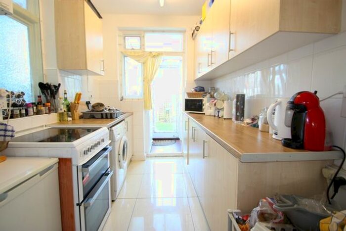 4 Bedroom Semi-Detached House To Rent In Kirkstall Road, Streatham Hill, SW2