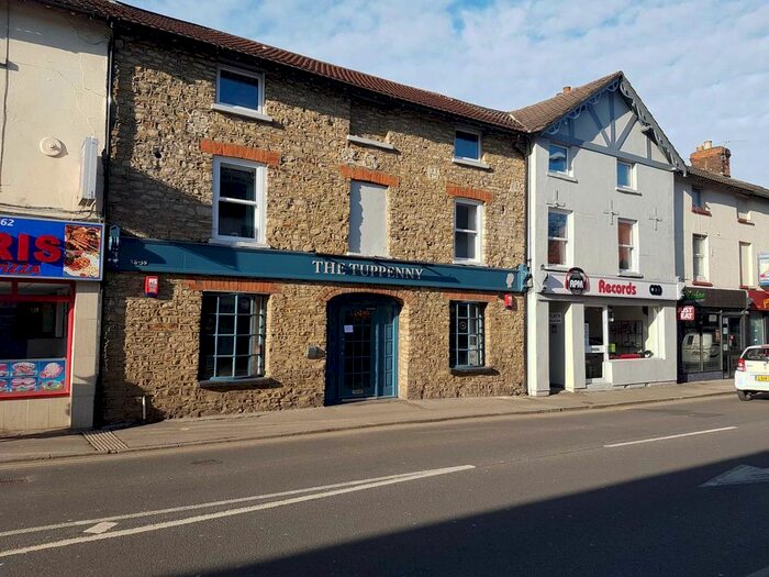 1 Bedroom Property To Rent In Talk Of The Town Apartments, Devizes Road, SN1