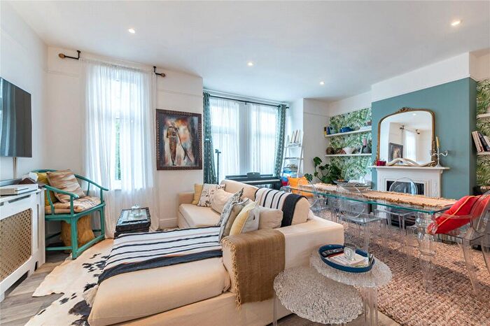 3 Bedroom Flat To Rent In North Worple Way, East Sheen, SW14