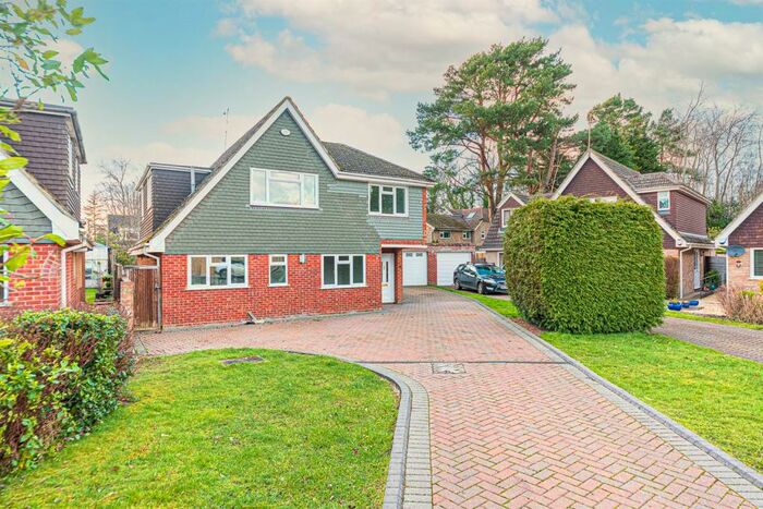 4 Bedroom Detached House To Rent In Ingle Glen, Finchampstead, Wokingham, RG40