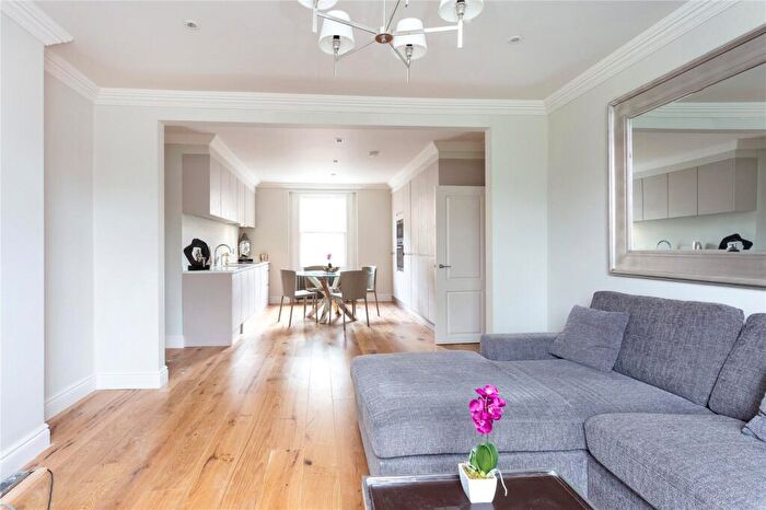 3 Bedroom Flat To Rent In Essex Road, Islington, N1