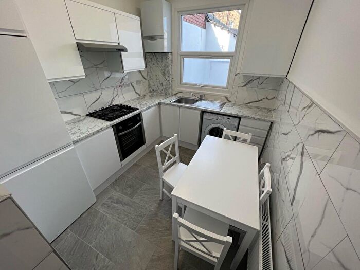 2 Bedroom Flat To Rent In Mackenzie Road, London, N7