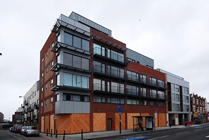 2 Bedroom Flat For Sale In Recovery Street, Tooting, London, SW17