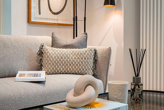 1 Bedroom Flat To Rent In Rodney House, Dolphin Square, Chichester Street, London Lx, London, SW1V