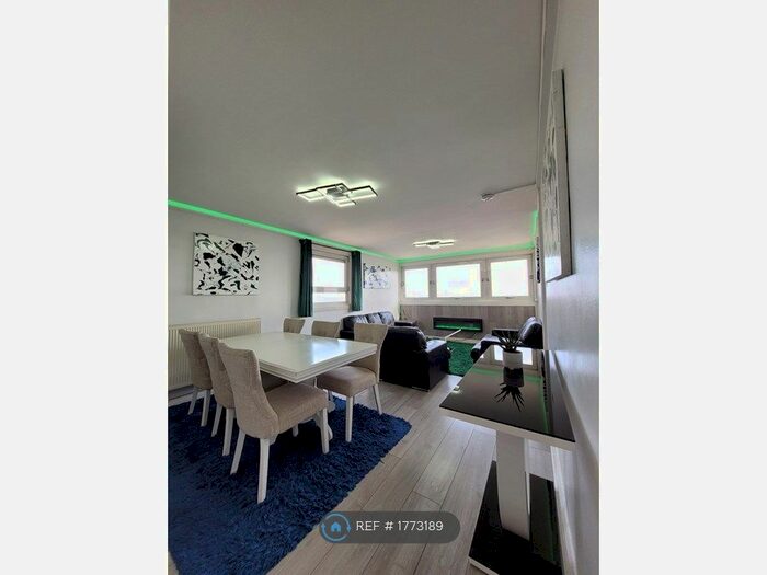 3 Bedroom Flat To Rent In Moreton Tower, London, W3