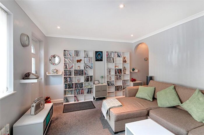 1 Bedroom Maisonette For Sale In Montfort Road, Rochester, Kent, ME2