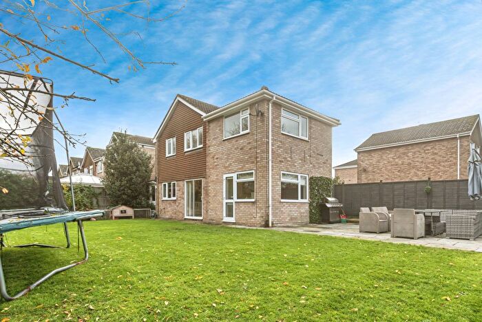 4 Bedroom Detached House For Sale In Thrush Close, Basingstoke, RG22