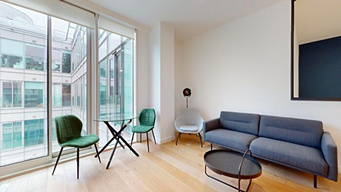 1 Bedroom Flat To Rent In Great West Road, Brentford, TW8