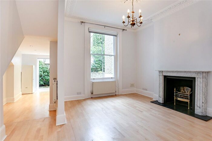 1 Bedroom Flat To Rent In Campden Grove, Kensington, London, W8