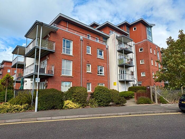 1 Bedroom Flat For Sale In Newfoundland Drive, Poole, BH15