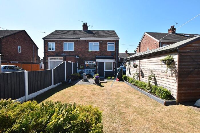 3 Bedroom Semi-Detached House For Sale In Fairmont Crescent, Scunthorpe, DN16