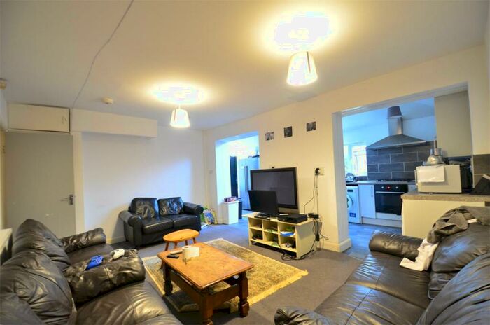 8 Bedroom Detached House To Rent In Elmdon Rd, Selly Oak. Mins Walk From University Of Birmingham, B29