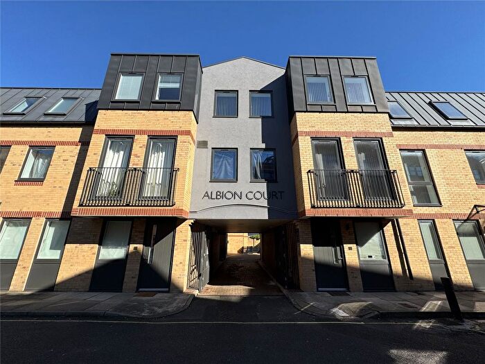 2 Bedroom Flat To Rent In Albion Court, Albion Place Hammersmith, London, W6