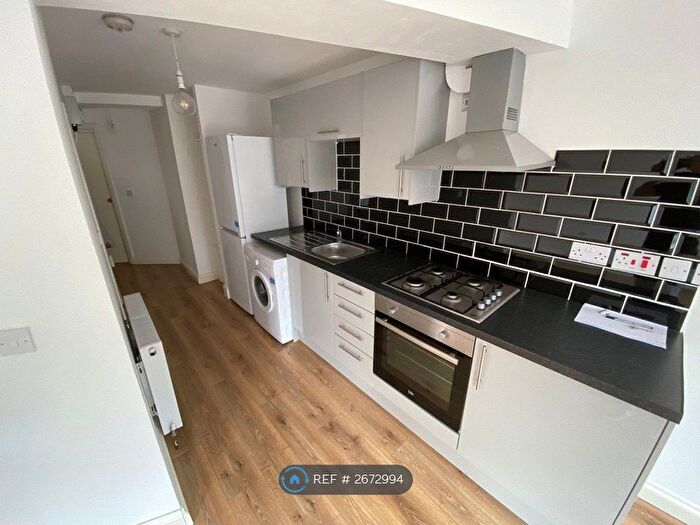 1 Bedroom Flat To Rent In Carlton Parade, Orpington, BR6