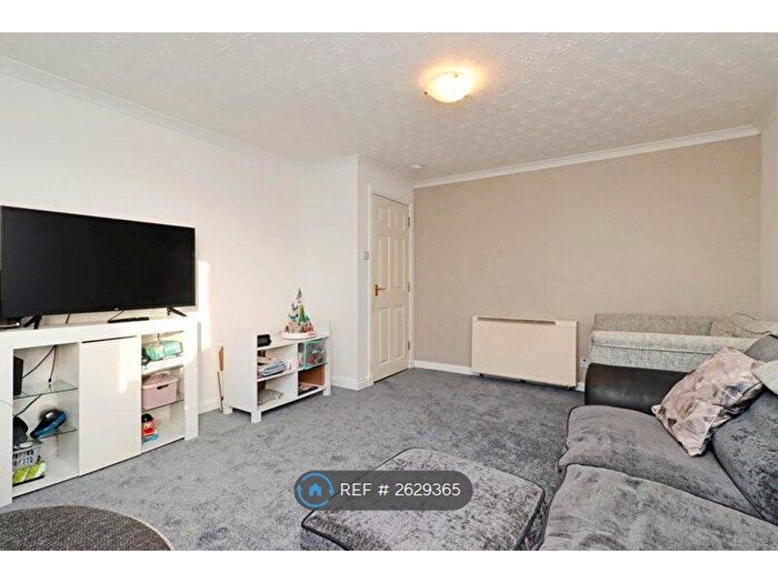 2 Bedroom Flat To Rent In Queens Crescent, Livingston, EH54