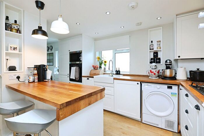 2 Bedroom Flat For Sale In Orbital Crescent, Watford, WD25