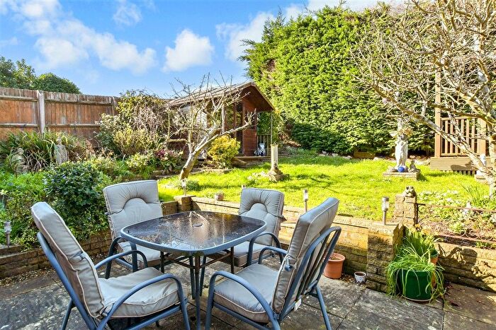 4 Bedroom Detached House For Sale In Anderson Close, Newhaven, East Sussex, BN9