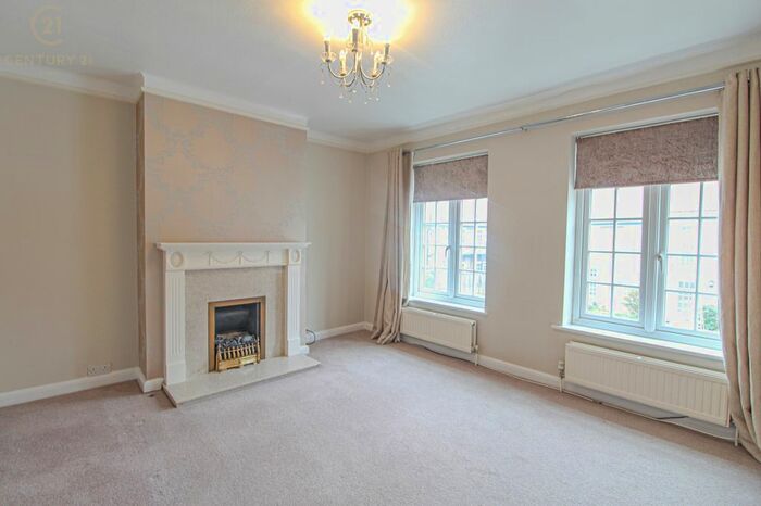 2 Bedroom Flat To Rent In Portsmouth Road, Thames Ditton KT7