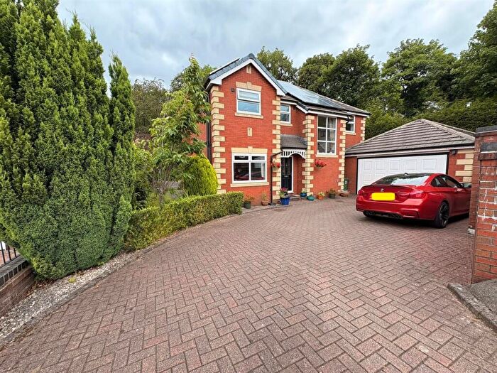 4 Bedroom Detached House For Sale In Woodend Drive, Stalybridge, SK15