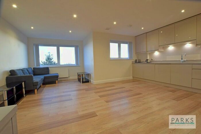 2 Bedroom Apartment To Rent In The Drive, Hove, BN3