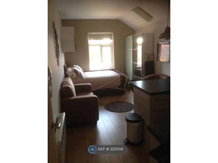 Studio To Rent In Wellingborough Road, Northampton, NN1