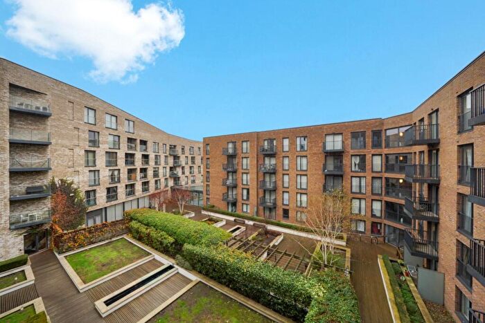 3 Bedroom Apartment For Sale In Whiting Way, London, Greater London, SE16