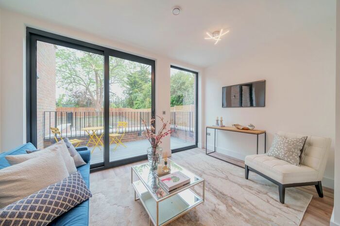 2 Bedroom Flat To Rent In Rosemont Road, London, W3