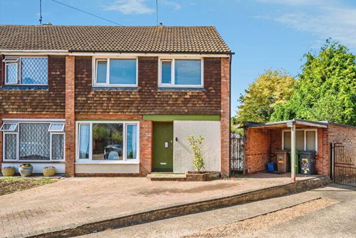 3 Bedroom Semi-Detached House For Sale In Browns Close, Luton, Bedfordshire, LU4