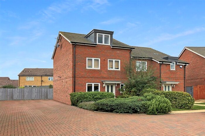 3 Bedroom Semi-Detached House To Rent In Bramley Road, Aylesbury, HP18