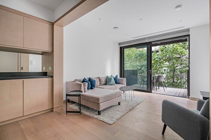 1 Bedroom Flat For Sale In Viaduct Gardens, New Covent Garden, SW11
