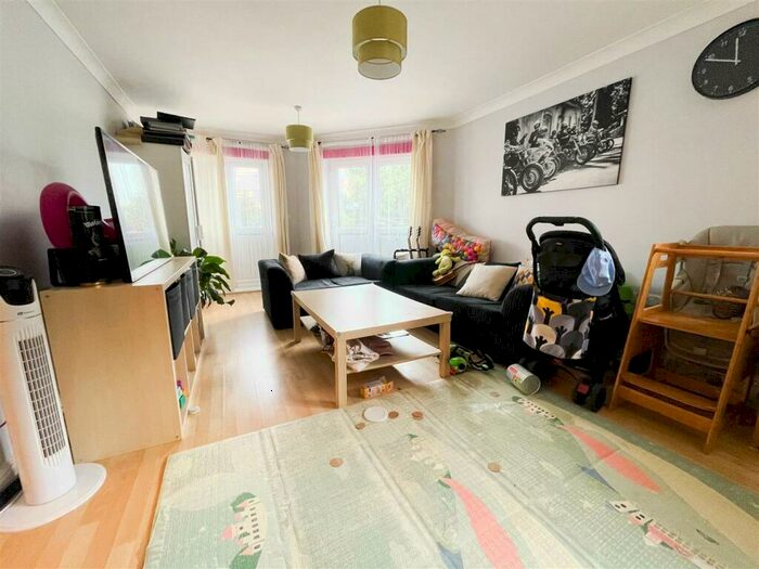 2 Bedroom Flat To Rent In Thames Road, Grays, RM17