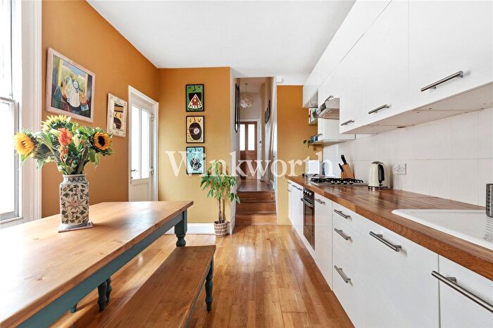 1 Bedroom Flat For Sale In Vale Road, London, N4