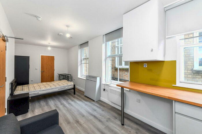 Studio To Rent In Long Row, Nottingham, NG1