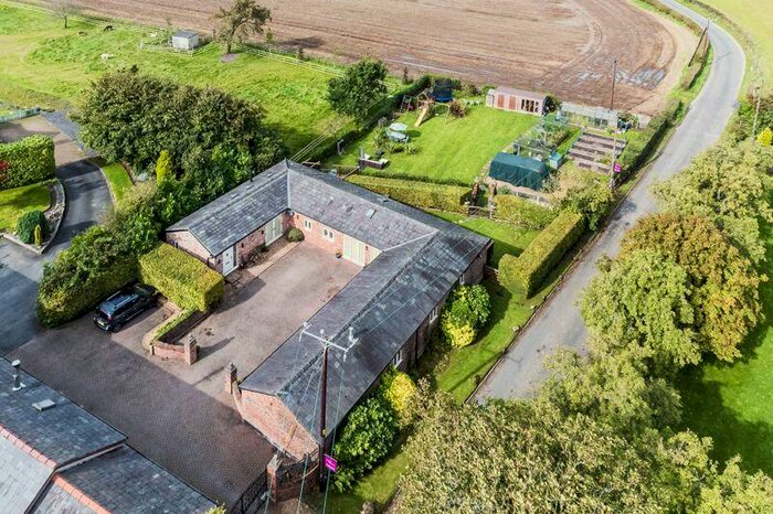 4 Bedroom Barn Conversion For Sale In Mickering Lane, Aughton, L39