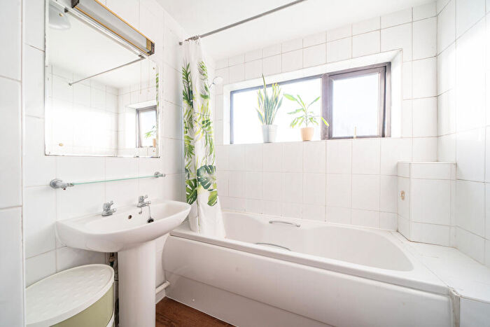 1 Bedroom Flat For Sale In Highmoor, Amersham, HP7