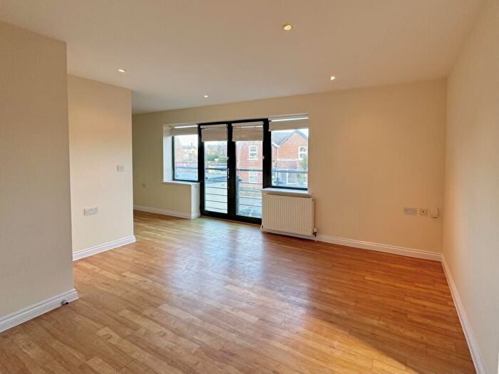 2 Bedroom Flat To Rent In Denmark Road, Poole, BH15