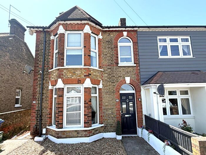 2 Bedroom Maisonette For Sale In Wharf Road, Stanford Le Hope, Thurrock, SS17