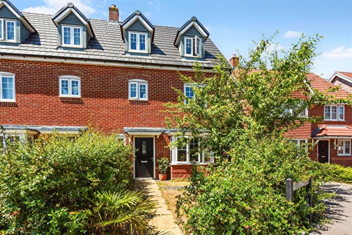 4 Bedroom Semi-Detached House For Sale In Water Lily Way, Worthing, BN13