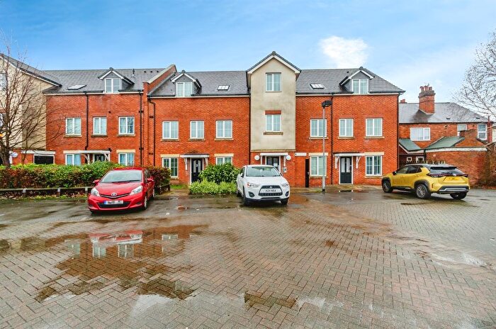 2 Bedroom Flat For Sale In Acorn Street, Willenhall, WV13