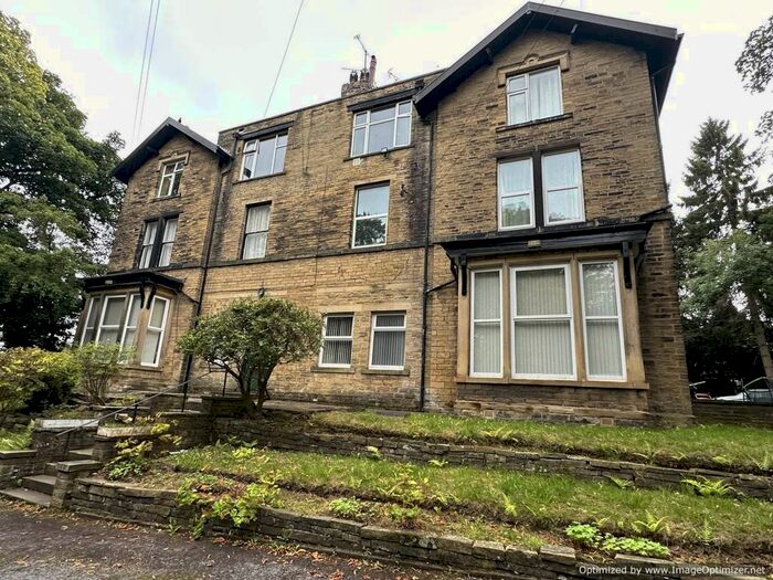 2 Bedroom Flat To Rent In Ashburnham Grove, Bradford, West Yorkshire, BD9