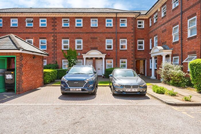 3 Bedroom Maisonette For Sale In Ashburnham Road, Bedford, MK40