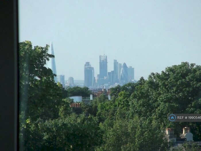 3 Bedroom Flat To Rent In Wiseman Court, London, SE19