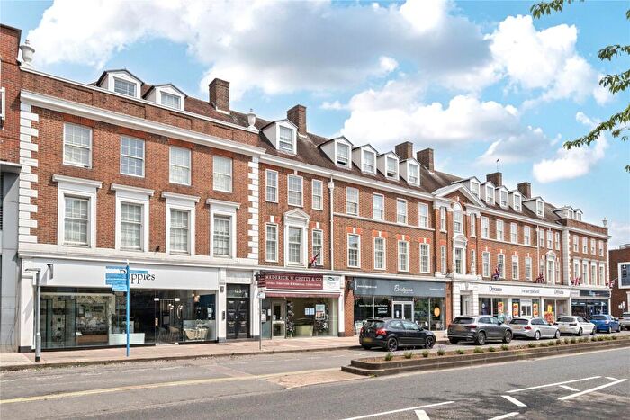 1 Bedroom Flat For Sale In Brassey House, New Zealand Avenue, Walton On Thames, Surrey, KT12