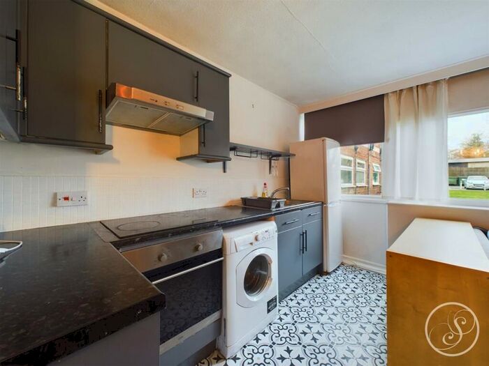 2 Bedroom Flat To Rent In Grove Court, Headingley, Leeds, LS6